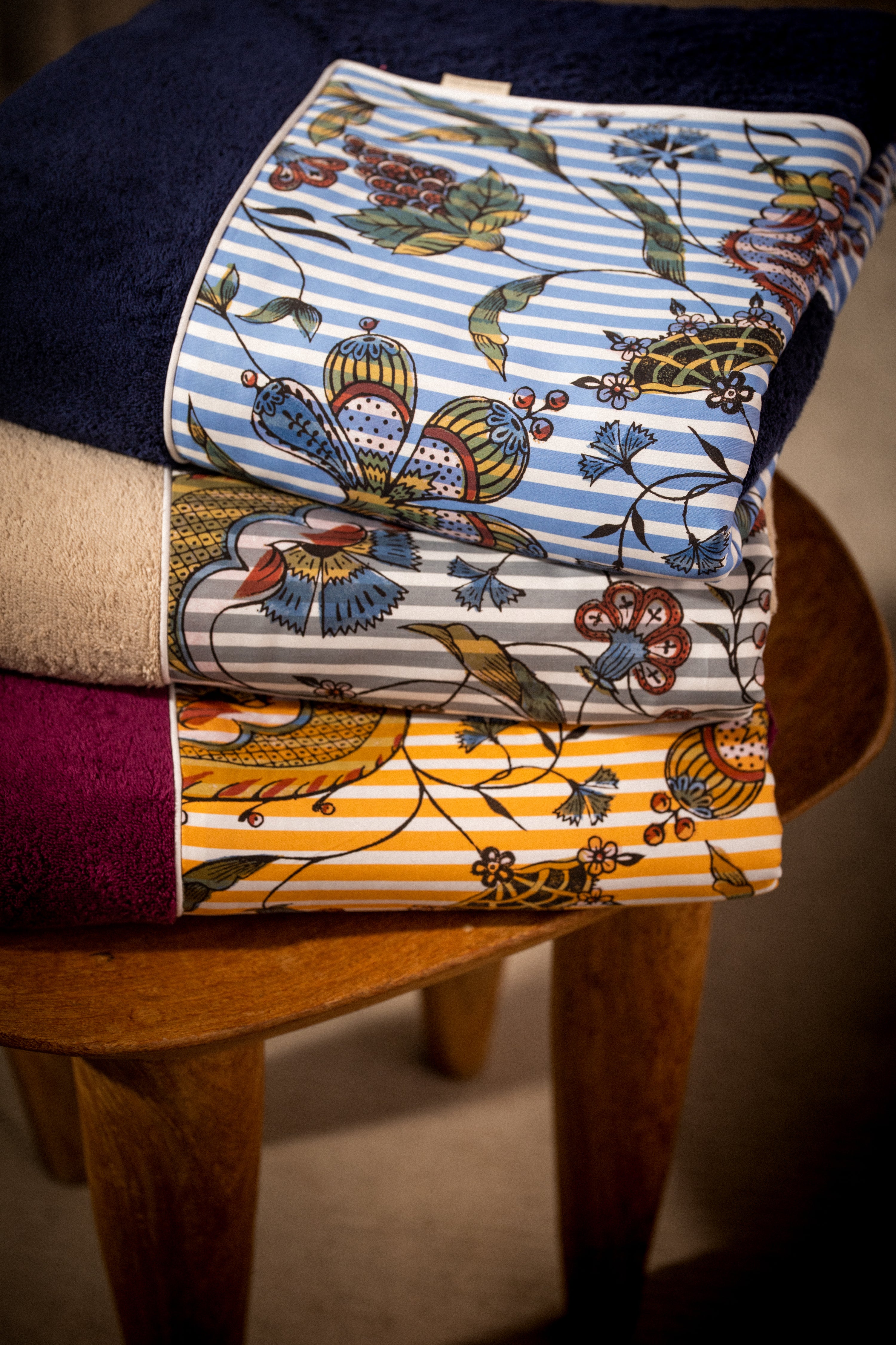 Drap de Plage Antoinette Poisson Magenta rayé Ocre